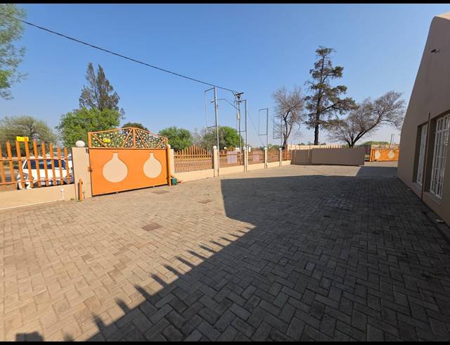 1,500M² OFFICE FOR SALE IN THREE RIVERS